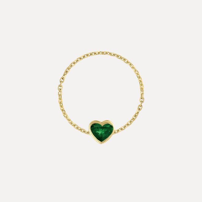 Anillo de cadena con corazón de esmeralda