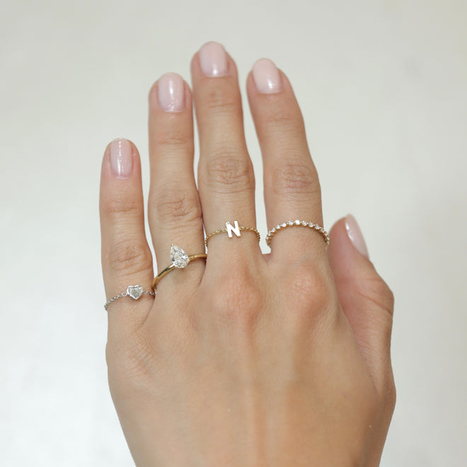 <transcy>Anillo de cadena con letras mini</transcy>