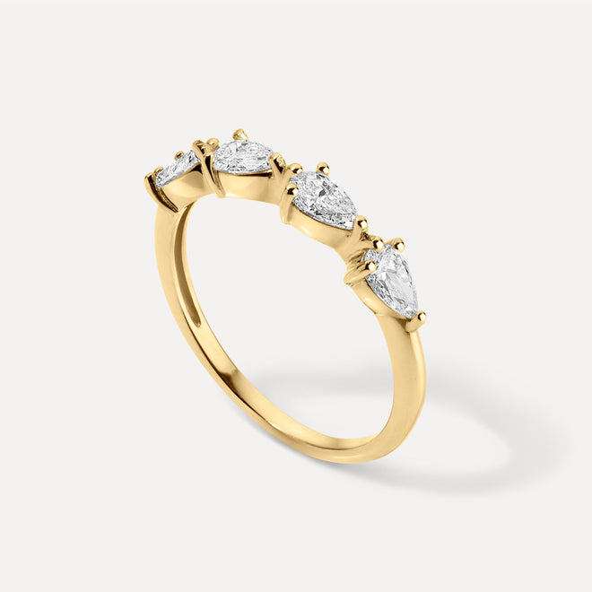 Anillo de diamantes de lado