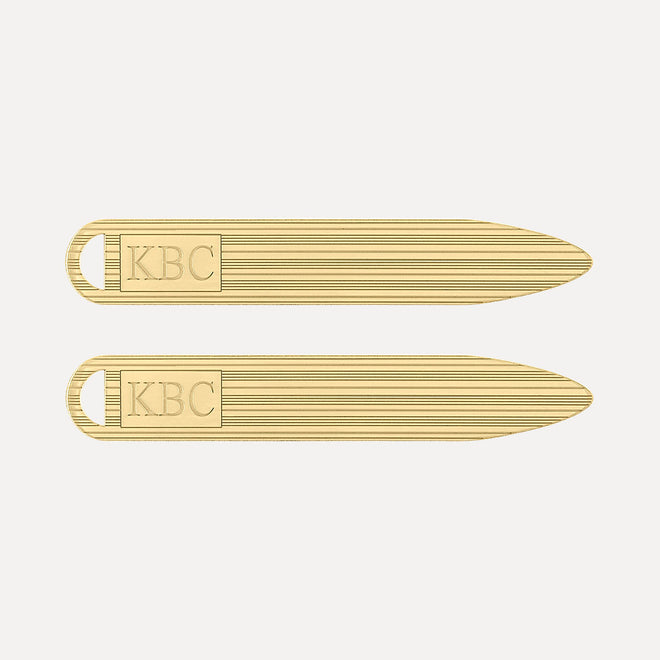 Soporte de Cuello con Monograma Texturizado